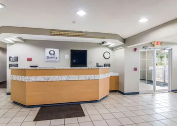Quality Inn & Suites Grove City - Outlet Mall hotel thumbnail 3