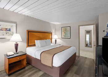 Baymont by Wyndham Knoxville I-75 hotel thumbnail 8