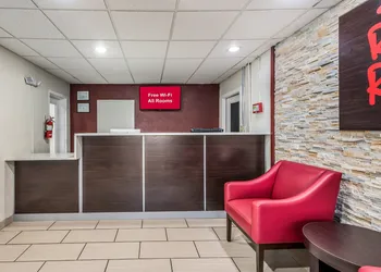 Red Roof Inn & Suites Wapakoneta hotel thumbnail 2