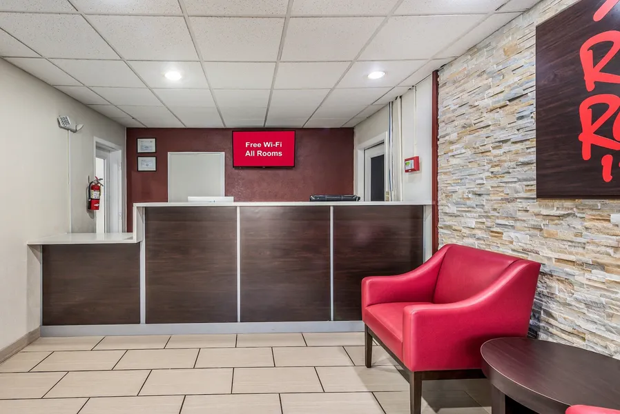 Red Roof Inn & Suites Wapakoneta hotel detail image 2