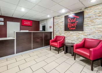 Red Roof Inn & Suites Wapakoneta hotel thumbnail 3