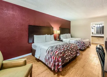 Red Roof Inn & Suites Wapakoneta hotel thumbnail 4