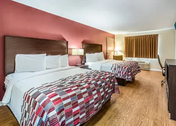 Red Roof Inn & Suites Wapakoneta hotel thumbnail 5