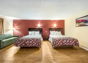 Red Roof Inn & Suites Wapakoneta hotel thumbnail 6
