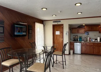 Americas Best Value Inn Edna hotel thumbnail 2