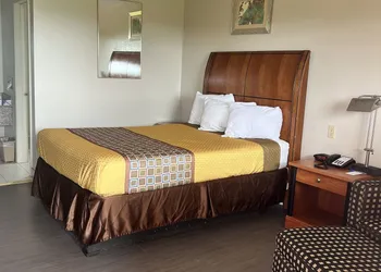 Americas Best Value Inn Edna hotel thumbnail 4