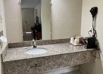 Americas Best Value Inn Edna hotel thumbnail 5