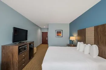 Best Western South Plains Inn & Suites hotel thumbnail 5