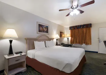 SureStay Hotel by Best Western Falfurrias hotel thumbnail 6