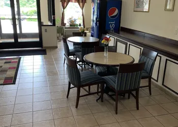 Amelia Inn & Suites hotel thumbnail 6