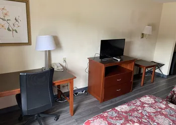 Amelia Inn & Suites hotel thumbnail 7