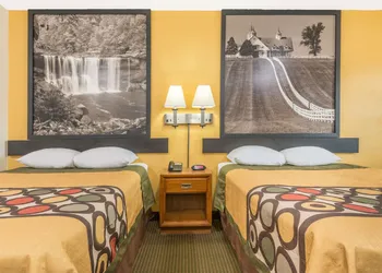Super 8 by Wyndham Williamsburg hotel thumbnail 3