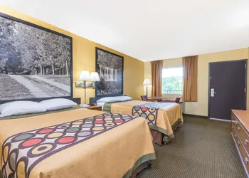 Super 8 by Wyndham Williamsburg hotel thumbnail 4