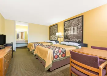 Super 8 by Wyndham Williamsburg hotel thumbnail 8
