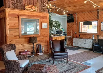 Lone Eagle Lodge hotel thumbnail 3