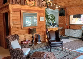 Lone Eagle Lodge hotel thumbnail 4