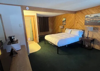 Lone Eagle Lodge hotel thumbnail 5