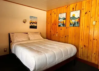 Lone Eagle Lodge hotel thumbnail 6