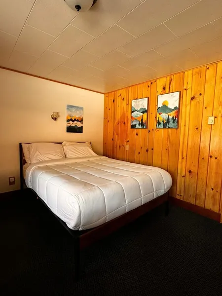 Lone Eagle Lodge hotel detail image 6