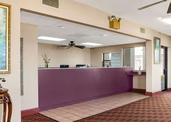 Econo Lodge Greenville hotel thumbnail 2