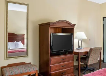 Econo Lodge Greenville hotel thumbnail 8
