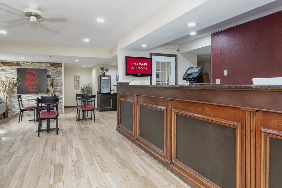 Red Roof Inn & Suites Rome hotel detail image 2