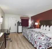 Red Roof Inn & Suites Rome hotel detail image 3