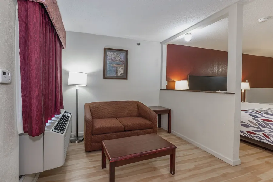 Red Roof Inn & Suites Rome hotel detail image 6
