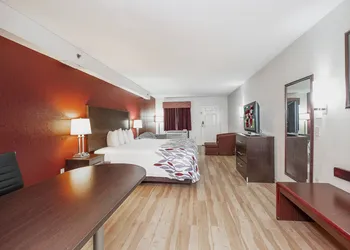 Red Roof Inn & Suites Rome hotel thumbnail 8