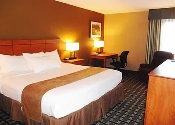 Quality Inn Thief River Falls hotel thumbnail 6