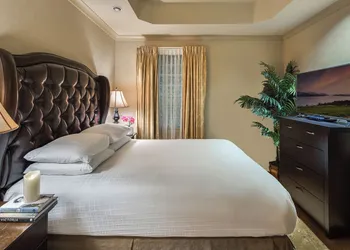 The Royal Kelowna hotel thumbnail 5