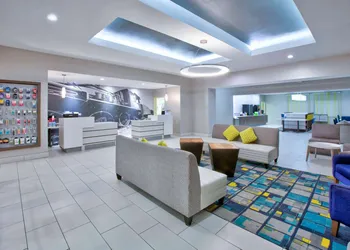 La Quinta Inn & Suites by Wyndham Palestine hotel thumbnail 2