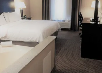 Holiday Inn Express Hotel & Suites Plymouth by IHG hotel thumbnail 5