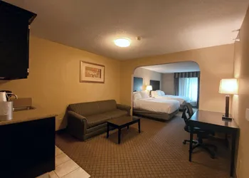Holiday Inn Express Hotel & Suites Plymouth by IHG hotel thumbnail 8
