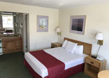 Travelodge by Wyndham Mackinaw City hotel thumbnail 3