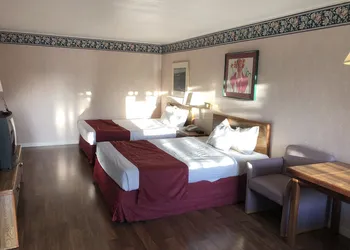 Travelodge by Wyndham Mackinaw City hotel thumbnail 4