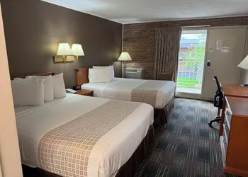 South Shore Inn hotel thumbnail 3