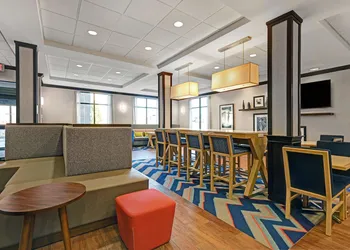 Hampton Inn Farmington hotel thumbnail 2