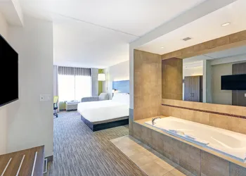 Holiday Inn Express & Suites Woodstock South by IHG hotel thumbnail 6