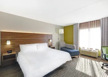 Holiday Inn Express & Suites Woodstock South by IHG hotel thumbnail 7
