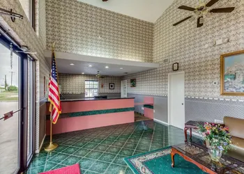 Econo Lodge Falfurrias Hwy 281 hotel thumbnail 3