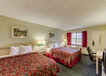 Econo Lodge Falfurrias Hwy 281 hotel thumbnail 5