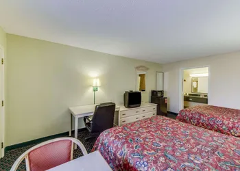 Econo Lodge Falfurrias Hwy 281 hotel thumbnail 7