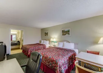 Econo Lodge Falfurrias Hwy 281 hotel thumbnail 8