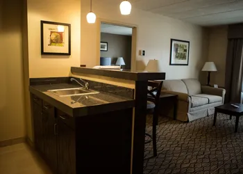Holiday Inn Express & Suites Milford by IHG hotel thumbnail 2