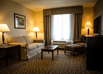 Holiday Inn Express & Suites Milford by IHG hotel thumbnail 3