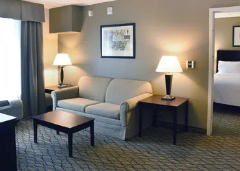 Holiday Inn Express & Suites Milford by IHG hotel thumbnail 4