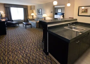 Holiday Inn Express & Suites Milford by IHG hotel thumbnail 5