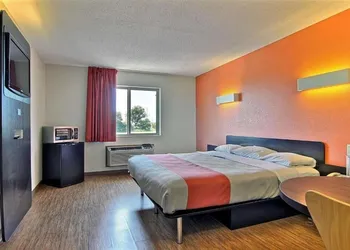 Ameri Vu Inn hotel thumbnail 3