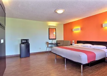 Ameri Vu Inn hotel thumbnail 6